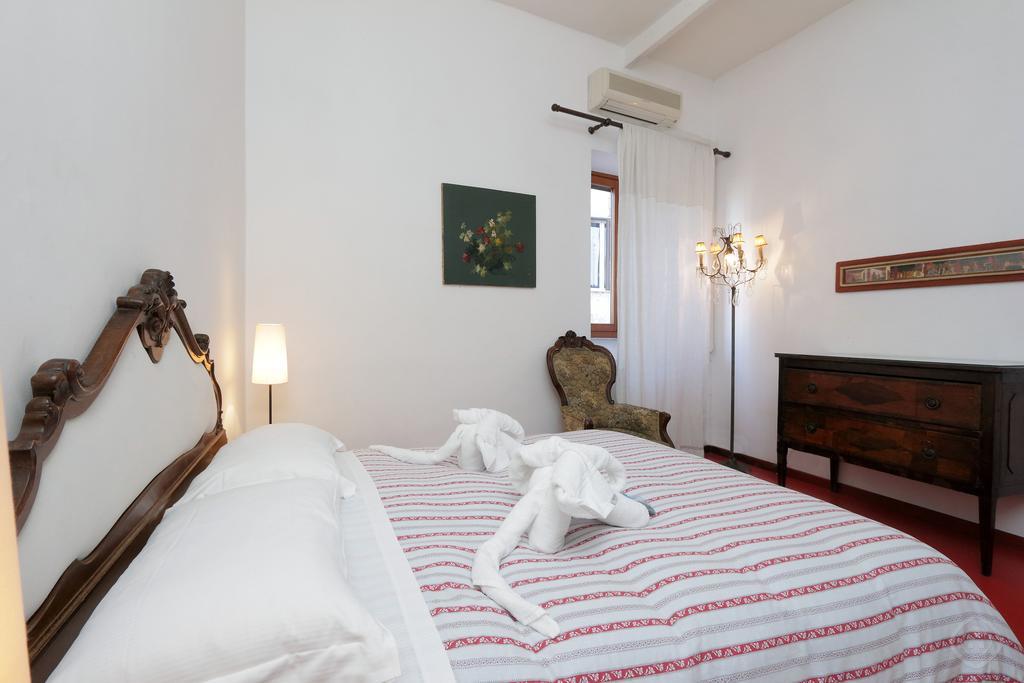 Fori Imperiali Apartment Roma Phòng bức ảnh